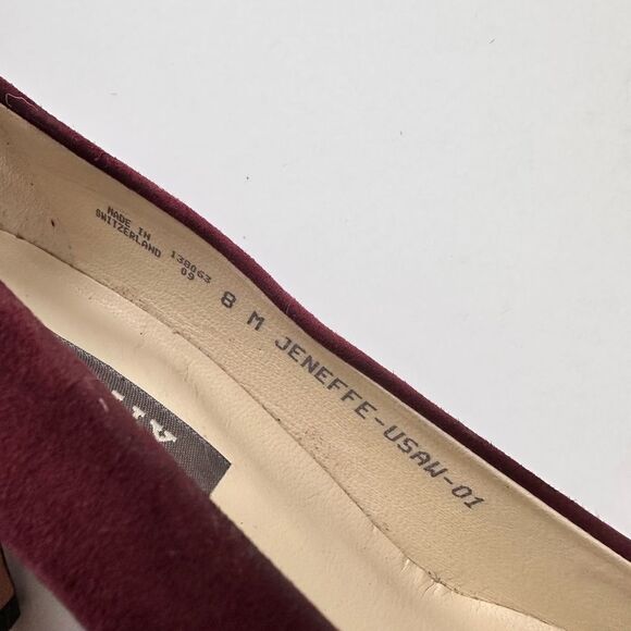 Bally Vintage New Old Stock Burgundy Suede Jeneffe Pumps w/ Gold Crescent 8 - Picture 11 of 11